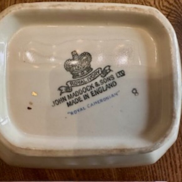 Vintage John Maddock & Sons Royal Cakemorian Gravy Boat England Floral Gold Trim - Picture 7 of 7